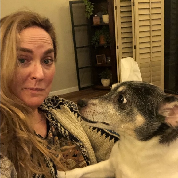 Meet your Posher, Amanda - Picture 2 of 4